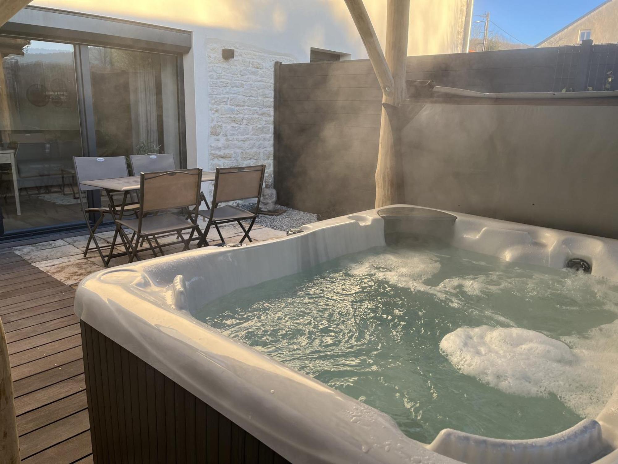 Sejour Detente - Appart'Hotel N 1 Avec Jaccuzi, Piscine Et Petit-Dejeuner Chouzelot 外观 照片